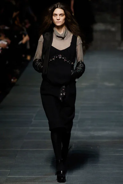 Look 11